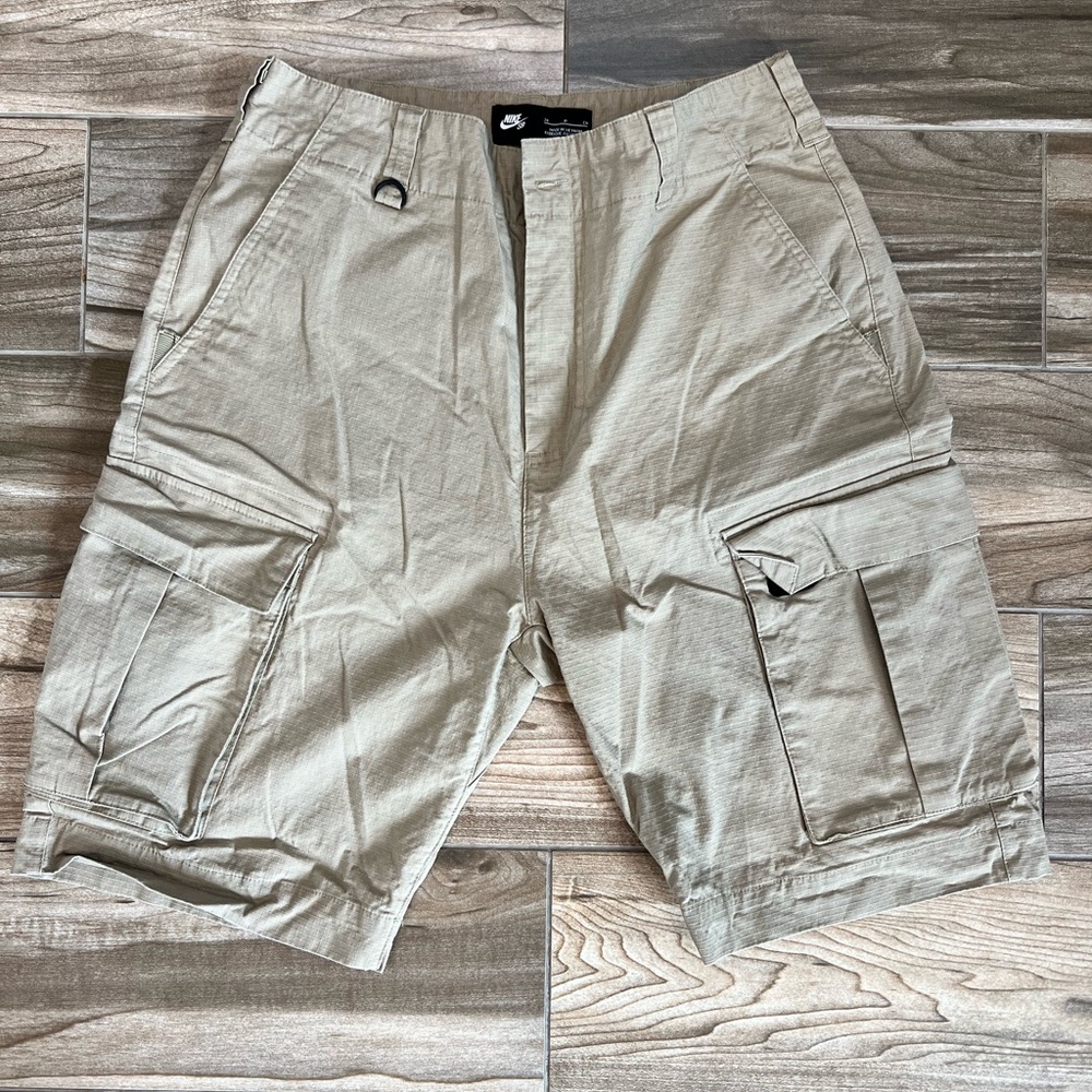 Nike SB Cargo Shorts Men’s Size 28